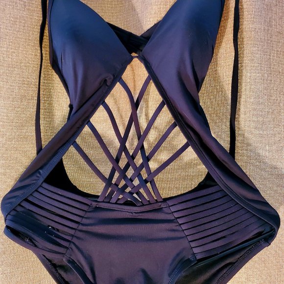 Kenneth Cole Sexy Monokini - Picture 6 of 6